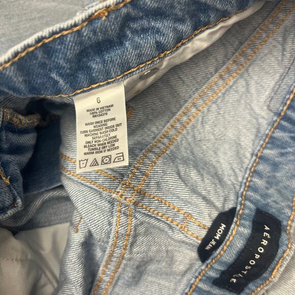 Aeropostale Mom Jeans Distressed Light Wash High Rise Straight Leg Size 6 - Picture 4 of 8